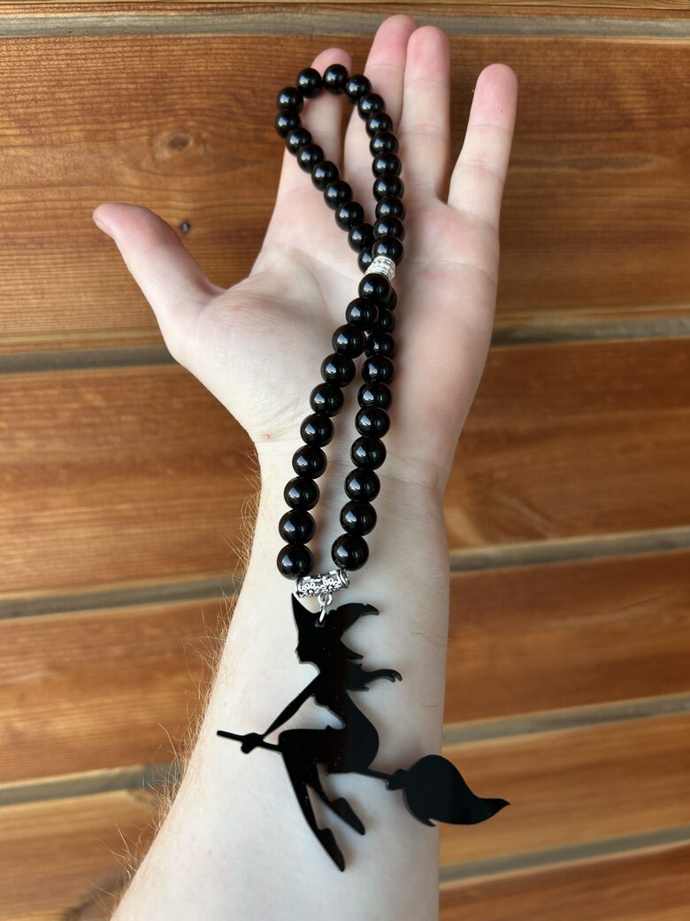 #A3 Подвеска в машину на зеркало заднего вида ВЕДЬМОЧКА