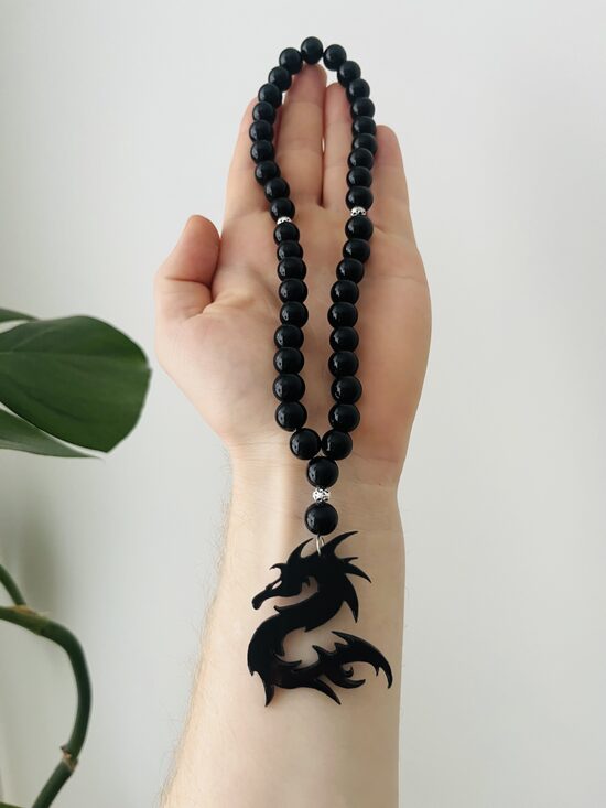 #pūķis Melns piekariņš ar organiskā stikla bumbiņām 10mm.